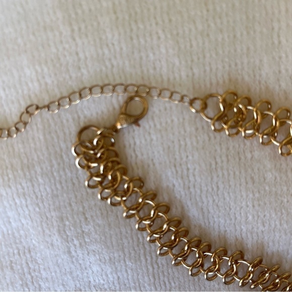 Gold tone necklace circular links pendant oval shaped leaf brown beige jewelry - Picture 7 of 9